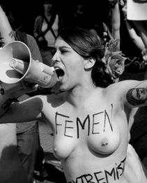 Lara-Alcázar-FEMEN-España-Entrevista-2014-top